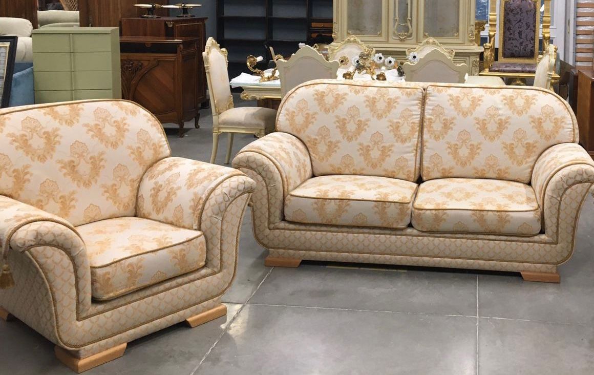 Комплект мягкой мебели: диван-кровать 2 кресла и оттоманка, Россия.