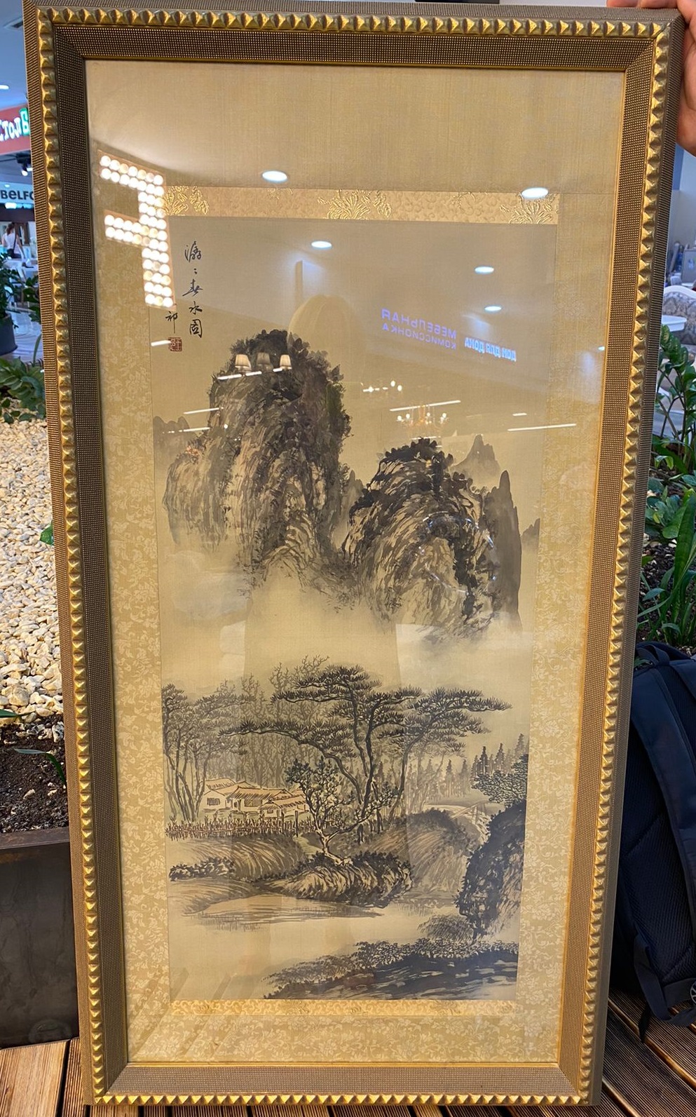 Японская картина-свиток, оформленная в багет.