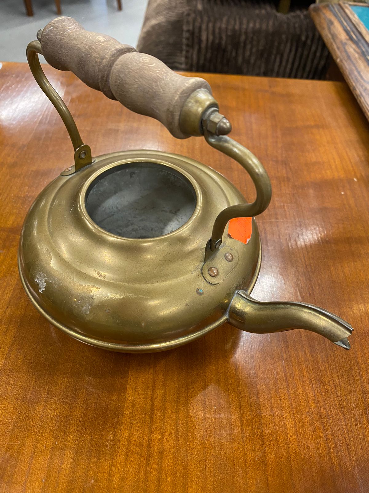 Чайник антикварный из латуни с деревянной ручкой, середина ХХ века.