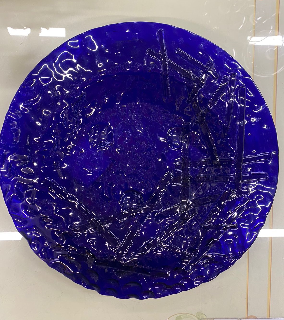 Тарелка декоративная из цветного стекла, ручная работа.