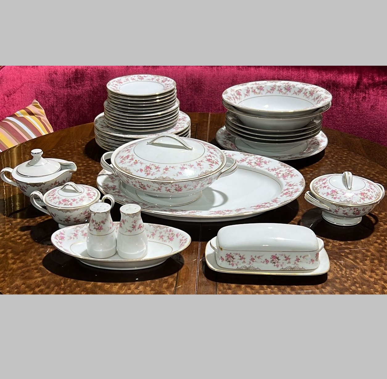 Столовый сервиз на 6 персон Rosalie, Noritake