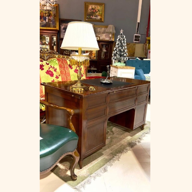 Письменный стол цвета вишни от Assi D'Asolo 