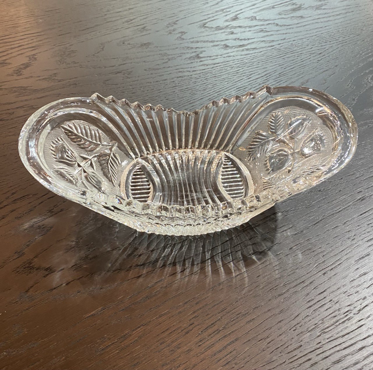 Ваза фруктовница с растительным декором