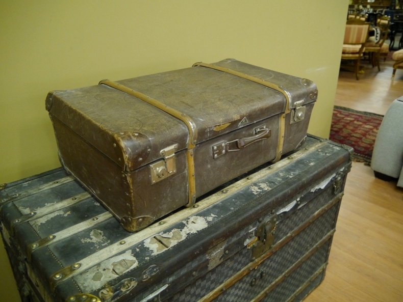 Небольшой послевоенный чемодан
