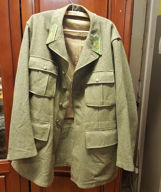 Военный мундир.