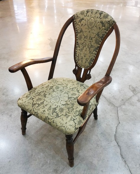 Кресло старинное резное, XIX век.