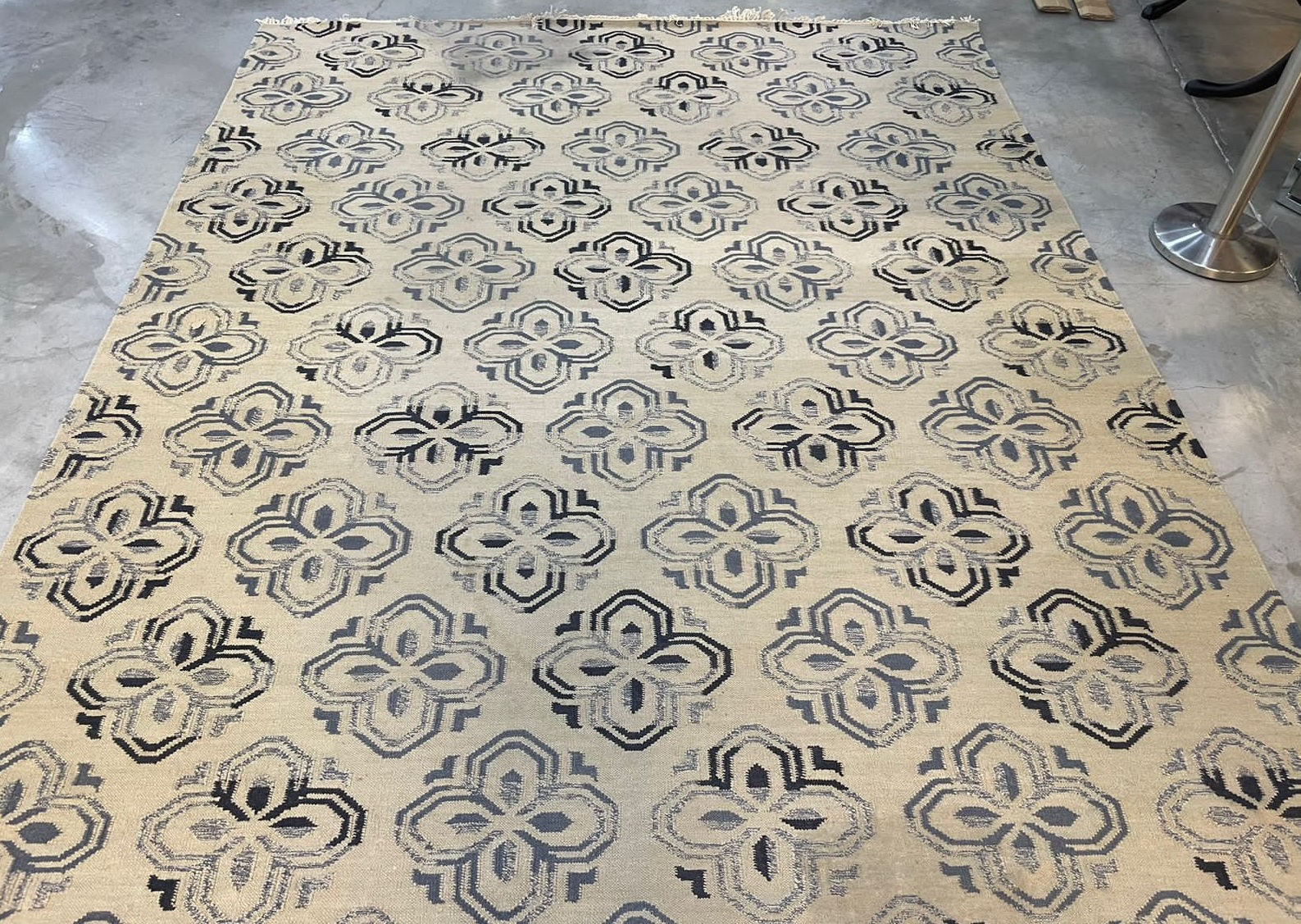 Винтажный ковер ручной работы, Alhambra Dhurrie Rug.