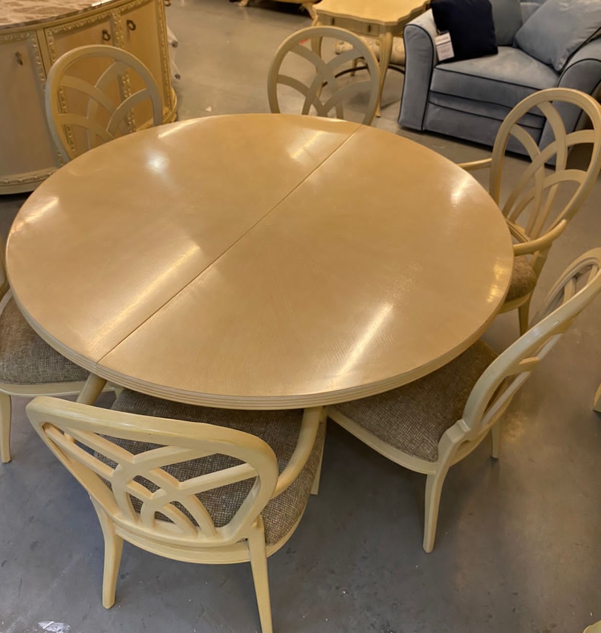 Столовая группа: стол раздвижной и 6 стульев, Century Furniture.
