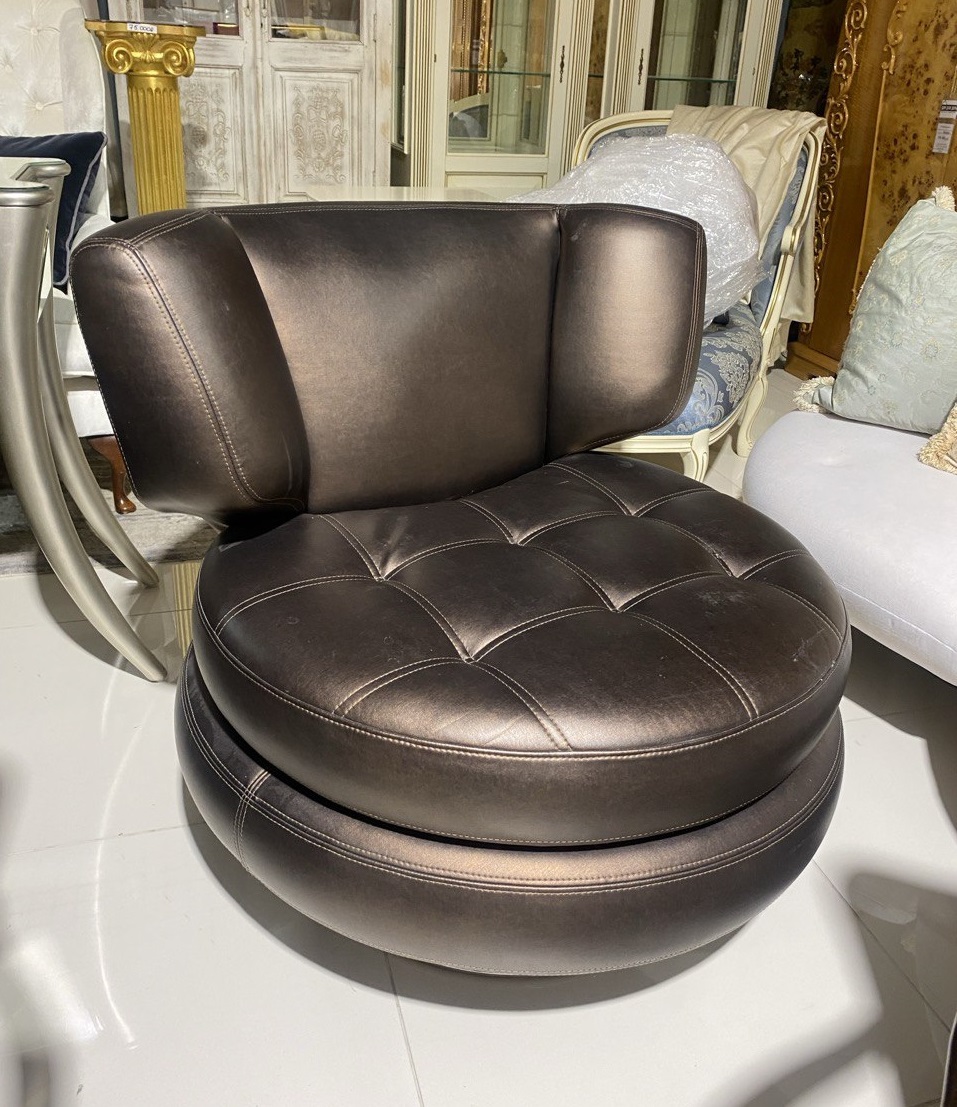 Кресло в коже Италия