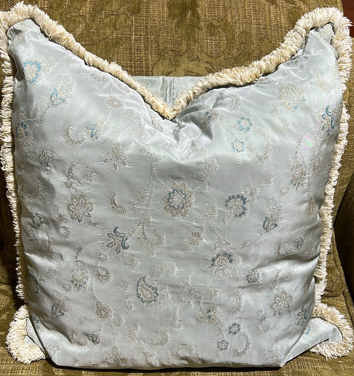 Декоративная подушка, голубая с бахромой, 60*60 см.