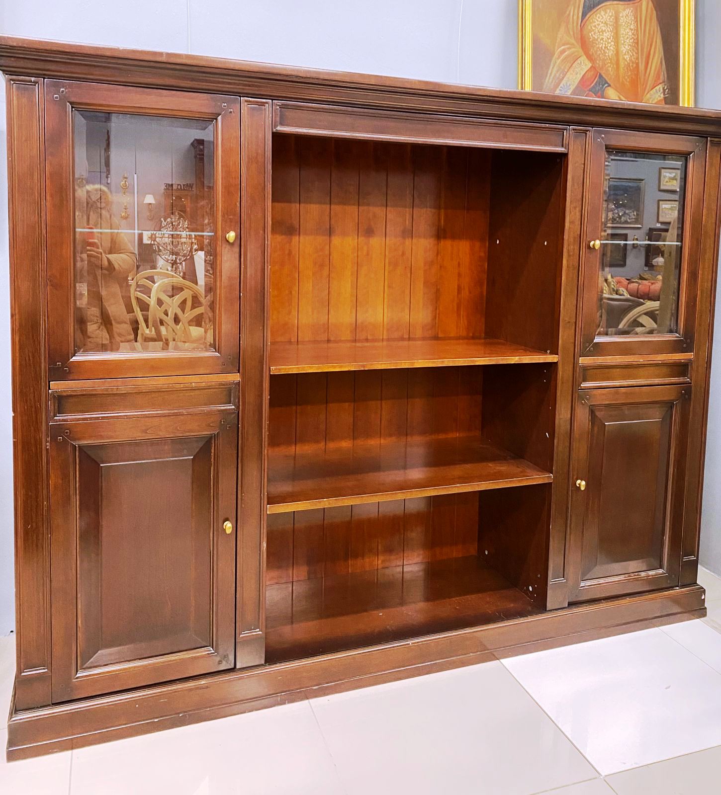 Витрина, Century Furniture.