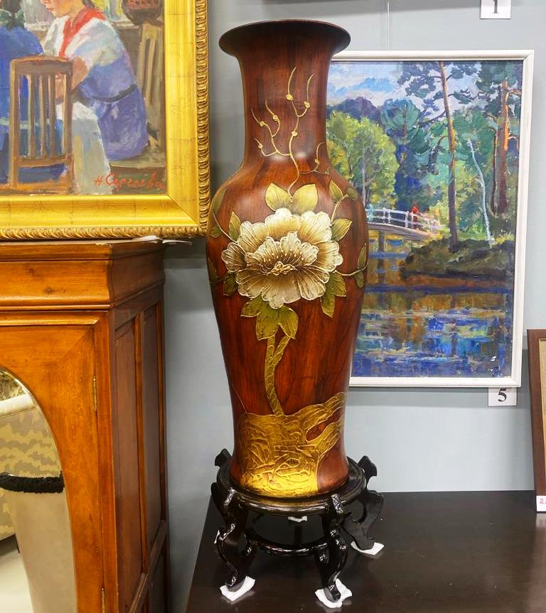Напольная ваза в восточном стиле.